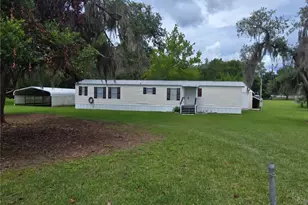 105 Canary Ln, Satsuma, FL 32189 - Photo 1