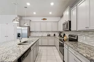 3621 Lily Ln, Davenport, FL 33897 - Photo 8