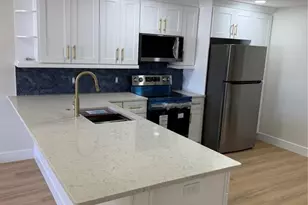 352 Cocoa Ct, Kissimmee, FL 34758 - Photo 8