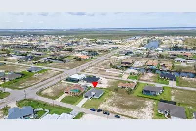 1638 NW 36th Place, Cape Coral, FL 33993 - Photo 4