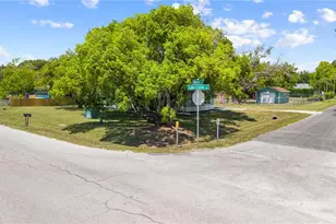 5601 Lake Lizzie Dr, Saint Cloud, FL 34771 - Photo 16