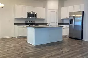 34772 Mulrion Dr, Zephyrhills, FL 33541 - Photo 4