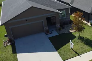 2098 Gold Dust Dr, Minneola, FL 34715 - Photo 2