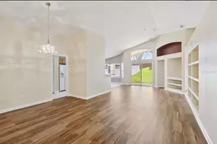 15723 Markham Dr, Clermont, FL 34714 - Photo 4