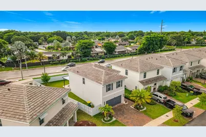 1692 SE 7th Court, Homestead, FL 33033 - Photo 6