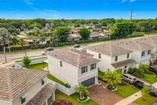 1692 SE 7th Ct, Homestead, FL 33033 - Photo 6