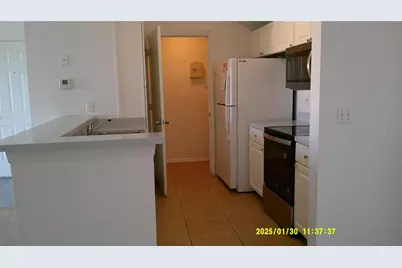 5548 Metrowest Boulevard #306, Orlando, FL 32811 - Photo 6