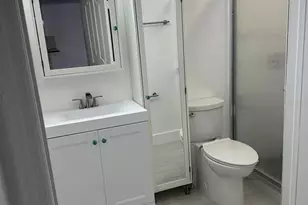 18861 NW 86th Ct, Hialeah, FL 33015 - Photo 4