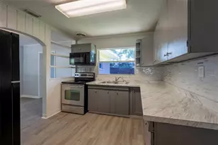 5136 Studio Dr, Zephyrhills, FL 33542 - Photo 2