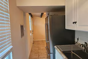 915 Club Cir, Lakeshore, FL 33854 - Photo 18