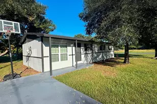 302 Sherwood Dr, Fort Meade, FL 33841 - Photo 2