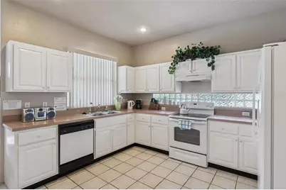 2920 Sunset Lakes Boulevard, Kissimmee, FL 34747 - Photo 10