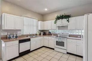 2920 Sunset Lakes Blvd, Kissimmee, FL 34747 - Photo 10