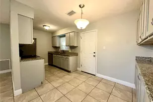 116 N College St, Leesburg, FL 34748 - Photo 4