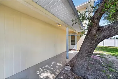 841 E 14th Avenue, New Smyrna Beach, FL 32169 - Photo 4