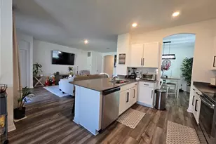 34827 Mulrion Dr, Zephyrhills, FL 33541 - Photo 8