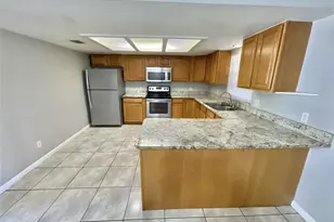 4485 White Oak Cir, Kissimmee, FL 34746 - Photo 4
