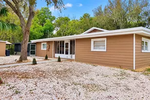896 Cr 485A, Lake Panasoffkee, FL 33538 - Photo 1