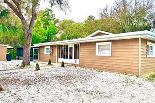 896 Cr 485A, Lake Panasoffkee, FL 33538 - Photo 2