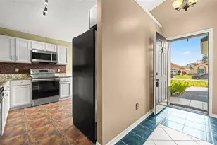 11830 Sindlesham Ct, Orlando, FL 32837 - Photo 2