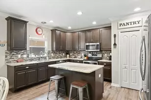 724 Pataches Pl, Groveland, FL 34736 - Photo 6