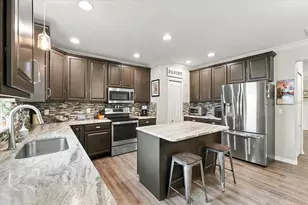 724 Pataches Pl, Groveland, FL 34736 - Photo 2
