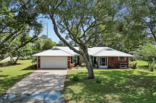 301 Columbus St, Sebastian, FL 32958 - Photo 2