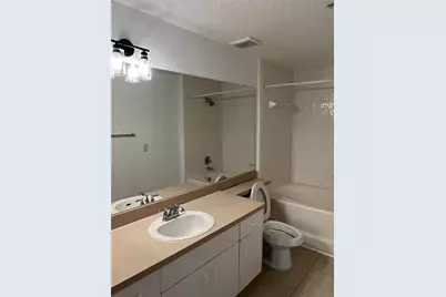 5500 Metrowest Boulevard #304, Orlando, FL 32811 - Photo 6