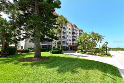 800 Benjamin Franklin Drive #403, Sarasota, FL 34236 - Photo 6
