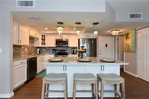 800 Benjamin Franklin Dr, Sarasota, FL 34236 - Photo 12