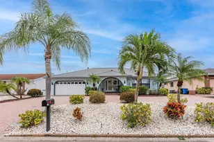 910 Chipaway Dr, Apollo Beach, FL 33572 - Photo 2