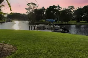 11205 W Bayshore Dr, Crystal River, FL 34429 - Photo 2