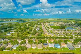 2316 Roanoke Springs Dr, Ruskin, FL 33570 - Photo 38