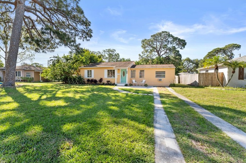 1540 Canterbury Rd, Saint Petersburg, FL 33710-5658