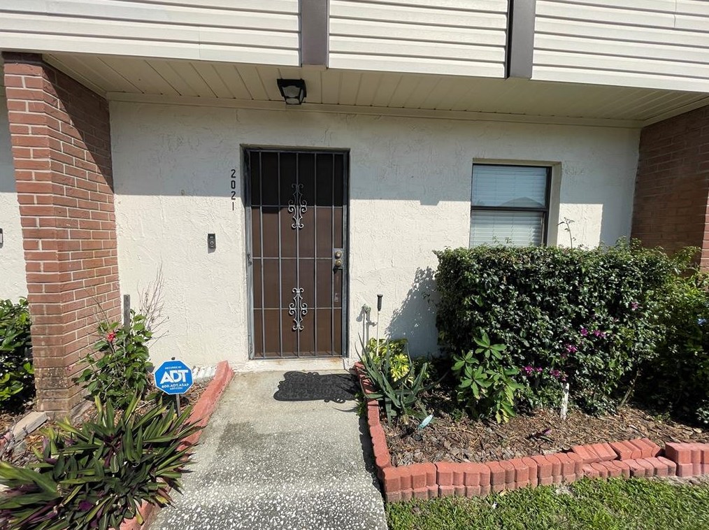 2021 Pine Chace Ct, Tampa, FL 33613