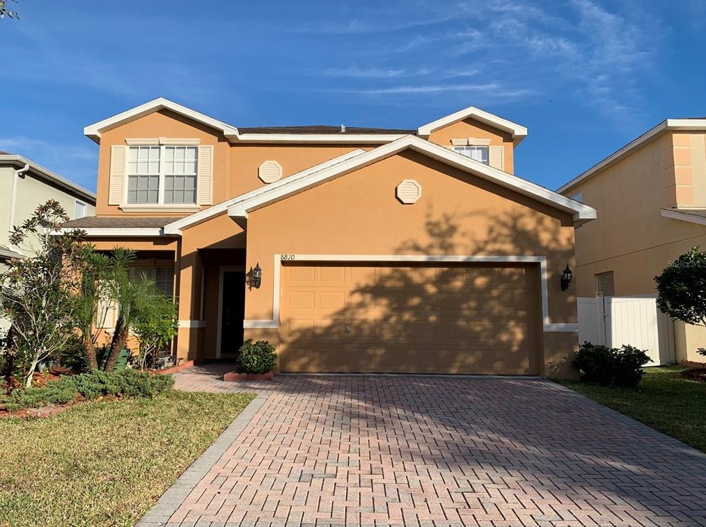 8810 Cameron Crest Dr, Tampa, FL 33626