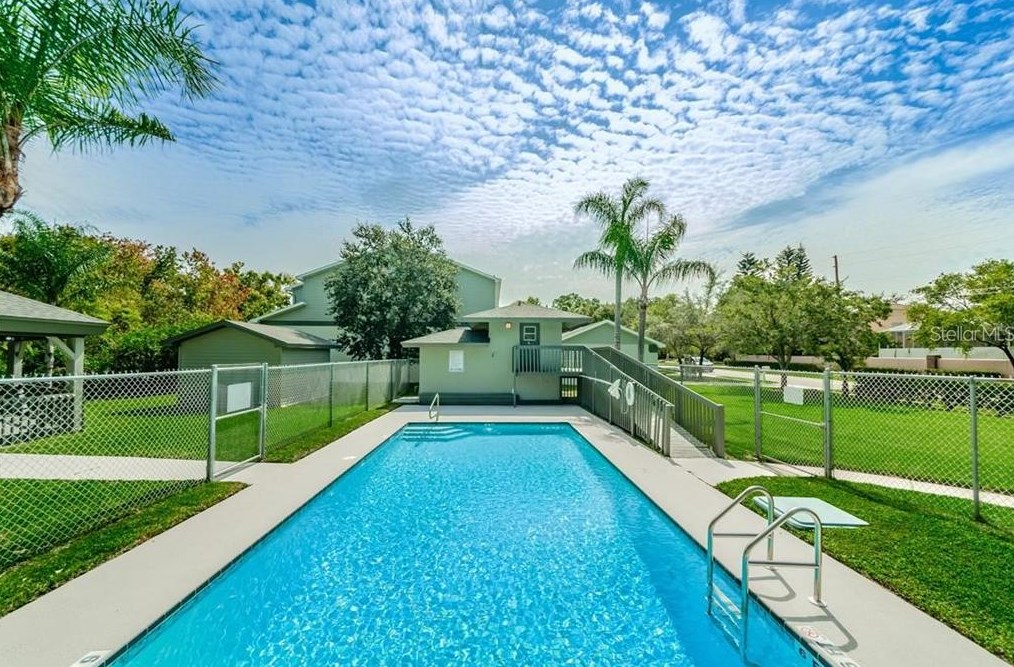 109 Kathleen Ct, Tarpon Springs FL  34689-4607 exterior