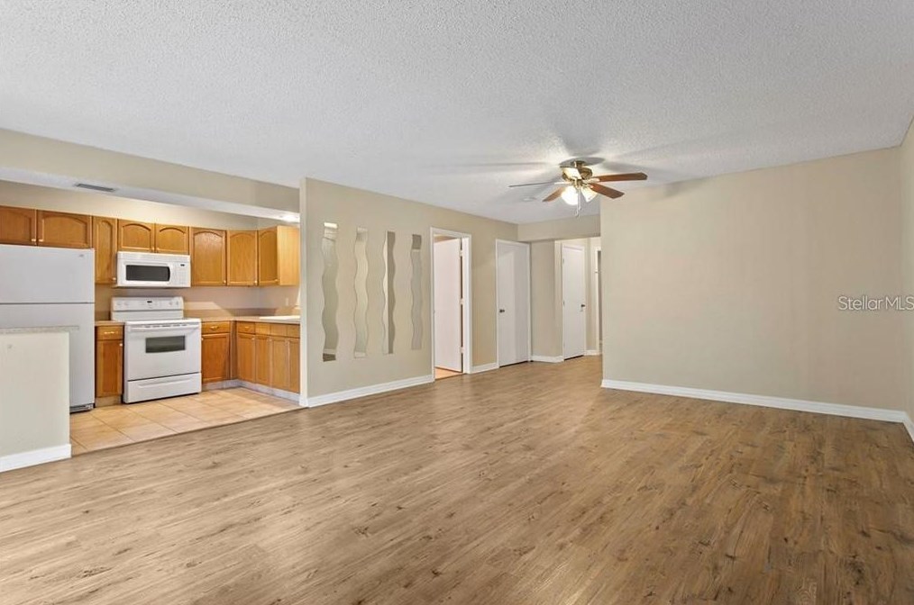 109 Kathleen Ct, Tarpon Springs FL  34689-4607 exterior