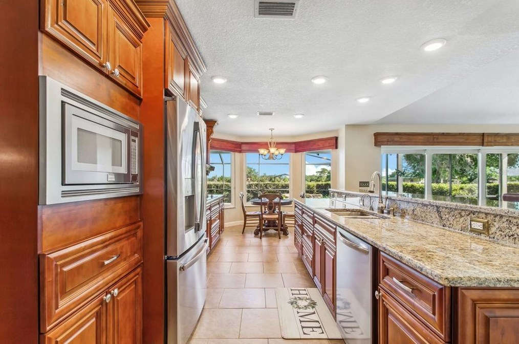 12011 Browning Rd, Lithia FL 33547-2850 exterior