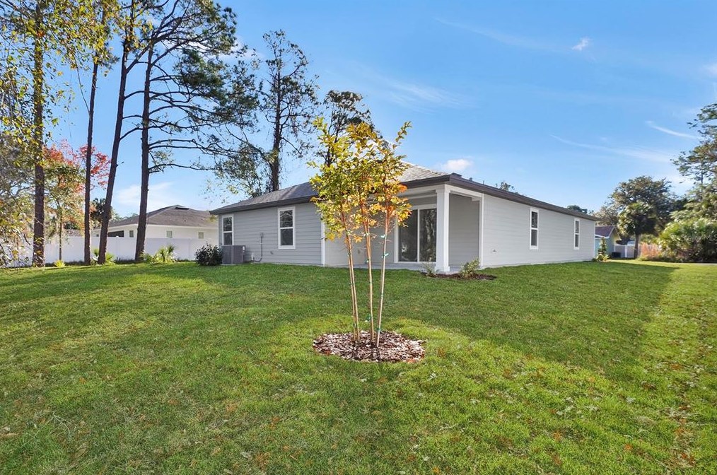 33 Pineapple Dr, Palm Coast FL  32164-7061 exterior