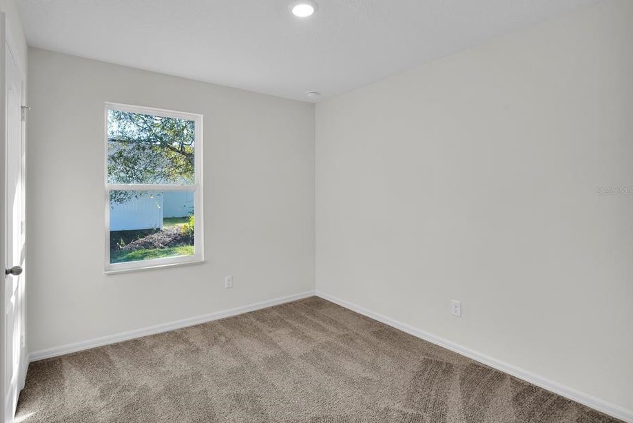 33 Pineapple Dr, Palm Coast FL  32164-7061 exterior