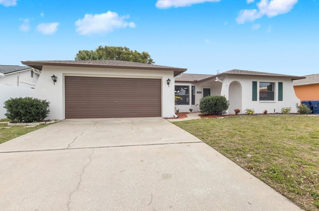 7252 Isle Dr, Port Richey FL  34668-5727 exterior