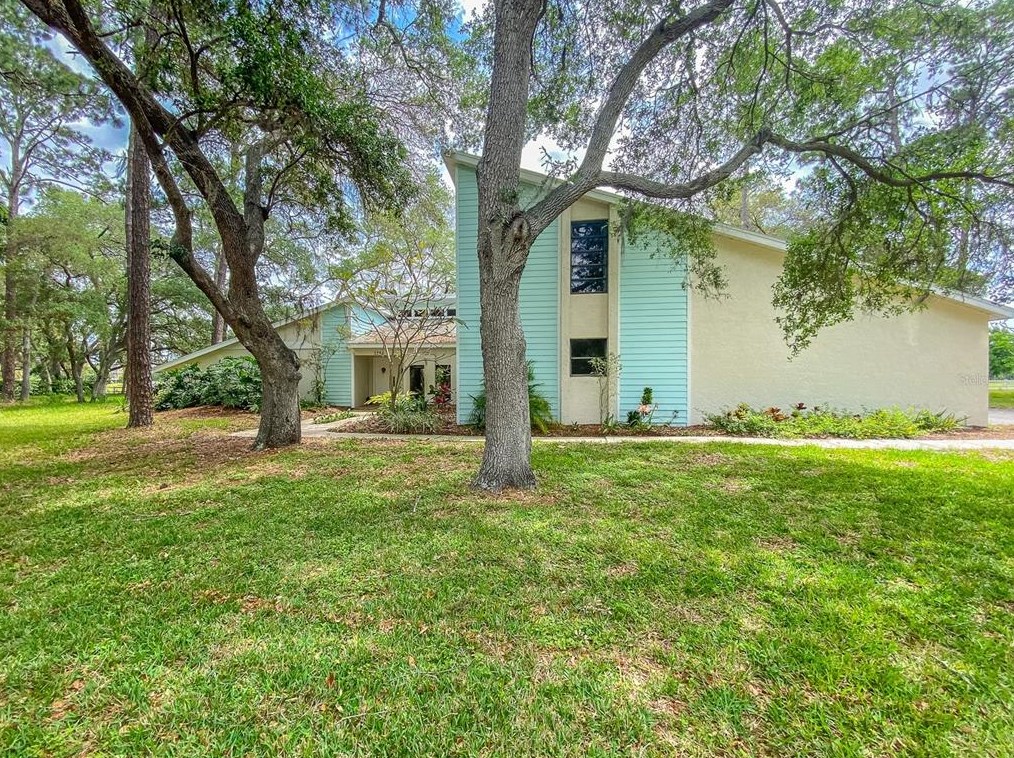 1393 Lake Ave, Largo, FL 33771-3152