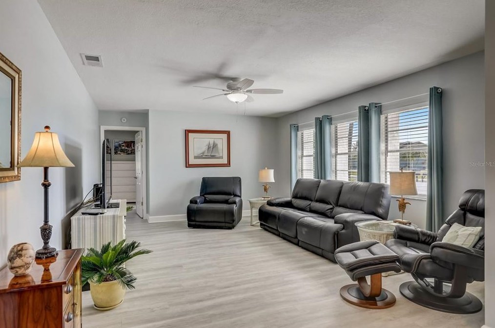 214 Stoneham Dr #35, Ruskin, FL 33573