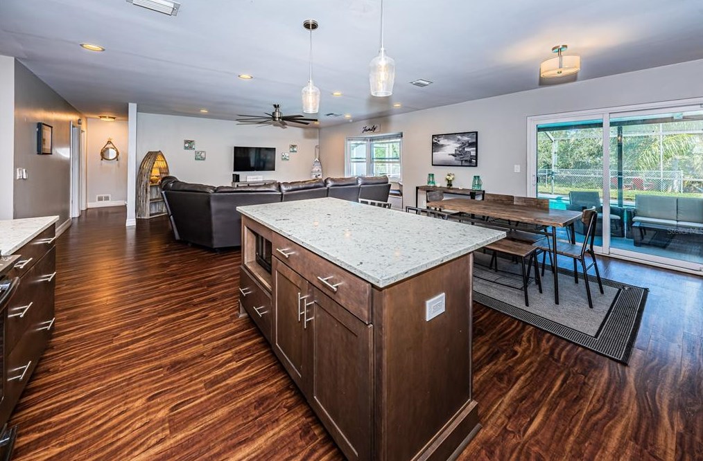 4703 Bay Crest Dr, Tampa FL  33615-4401 exterior