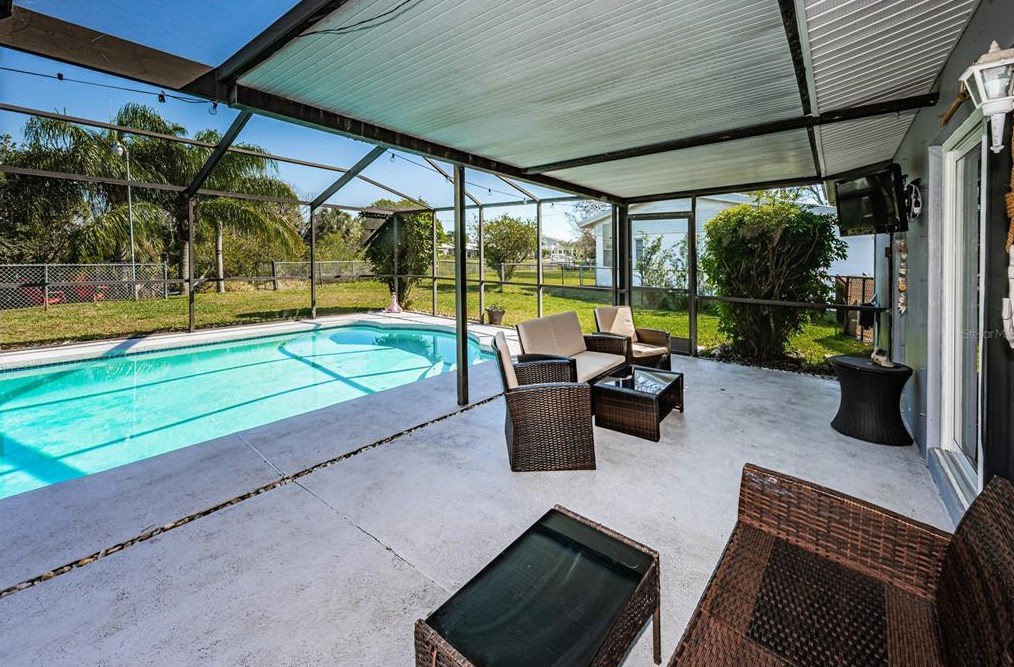 4703 Bay Crest Dr, Tampa FL  33615-4401 exterior