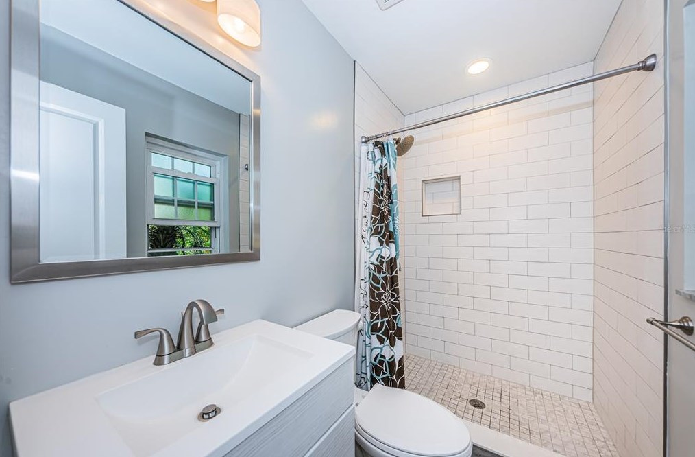 4703 Bay Crest Dr, Tampa FL  33615-4401 exterior