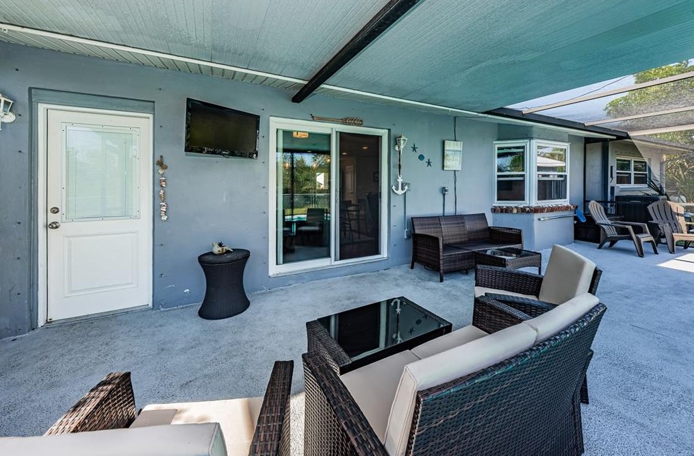 4703 Bay Crest Dr, Tampa FL  33615-4401 exterior