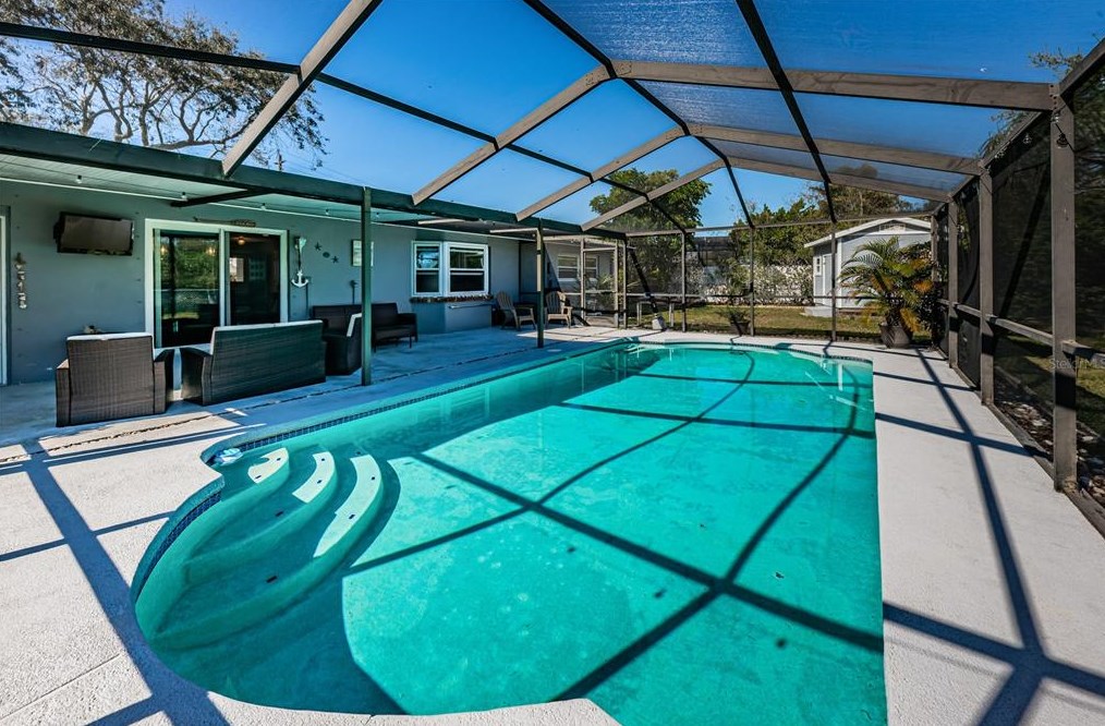 4703 Bay Crest Dr, Tampa FL  33615-4401 exterior