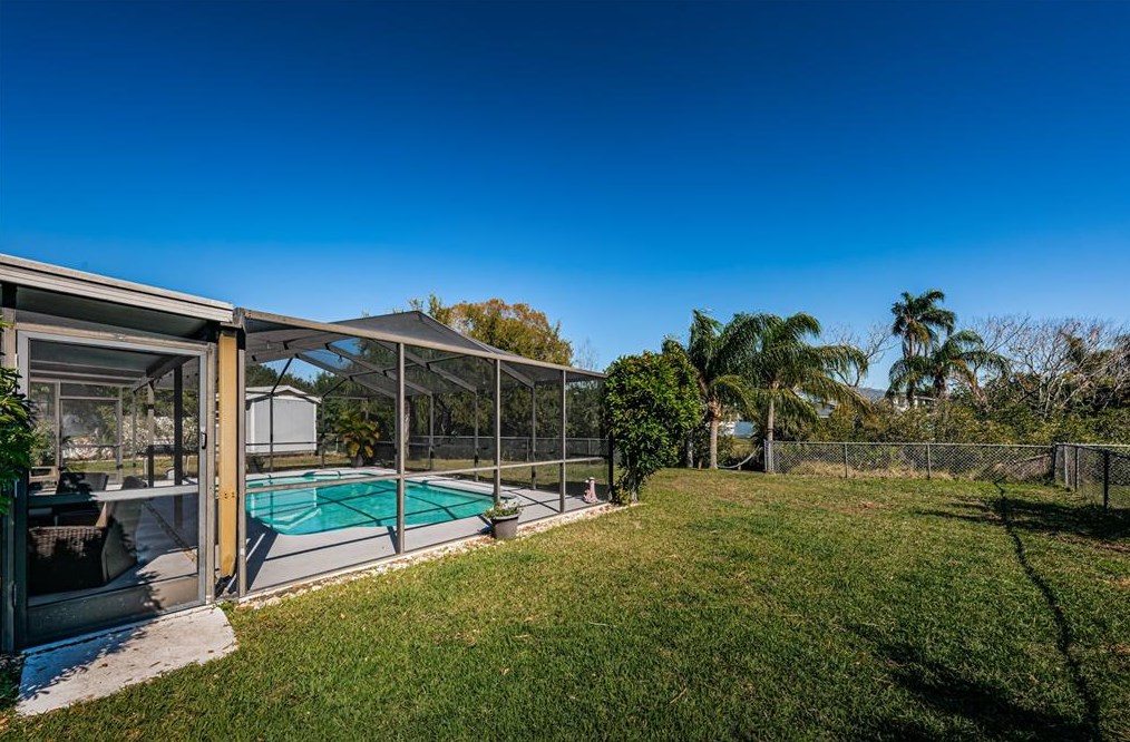 4703 Bay Crest Dr, Tampa FL  33615-4401 exterior